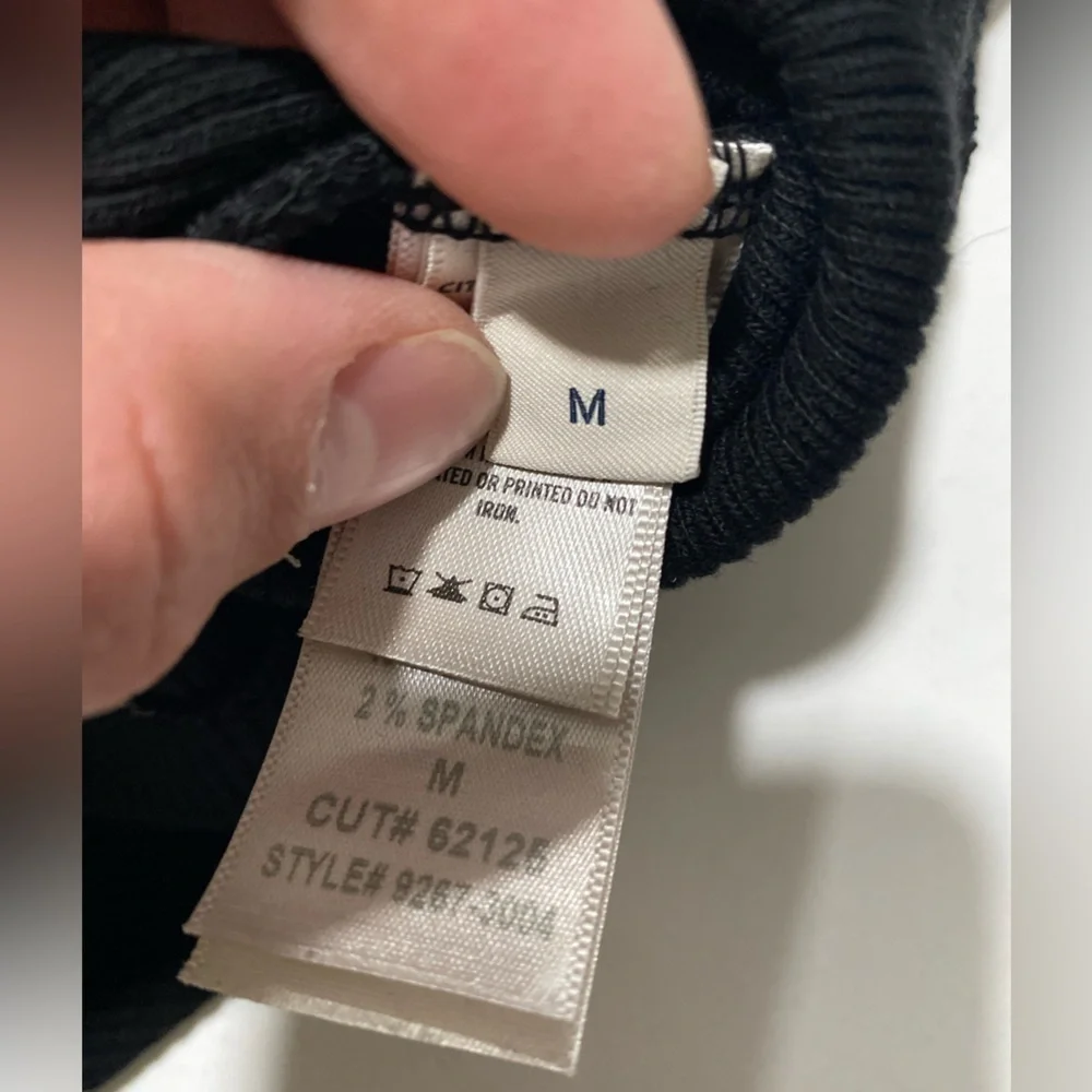 Citizens of Humanity black v-neck - Picture 6 of 11